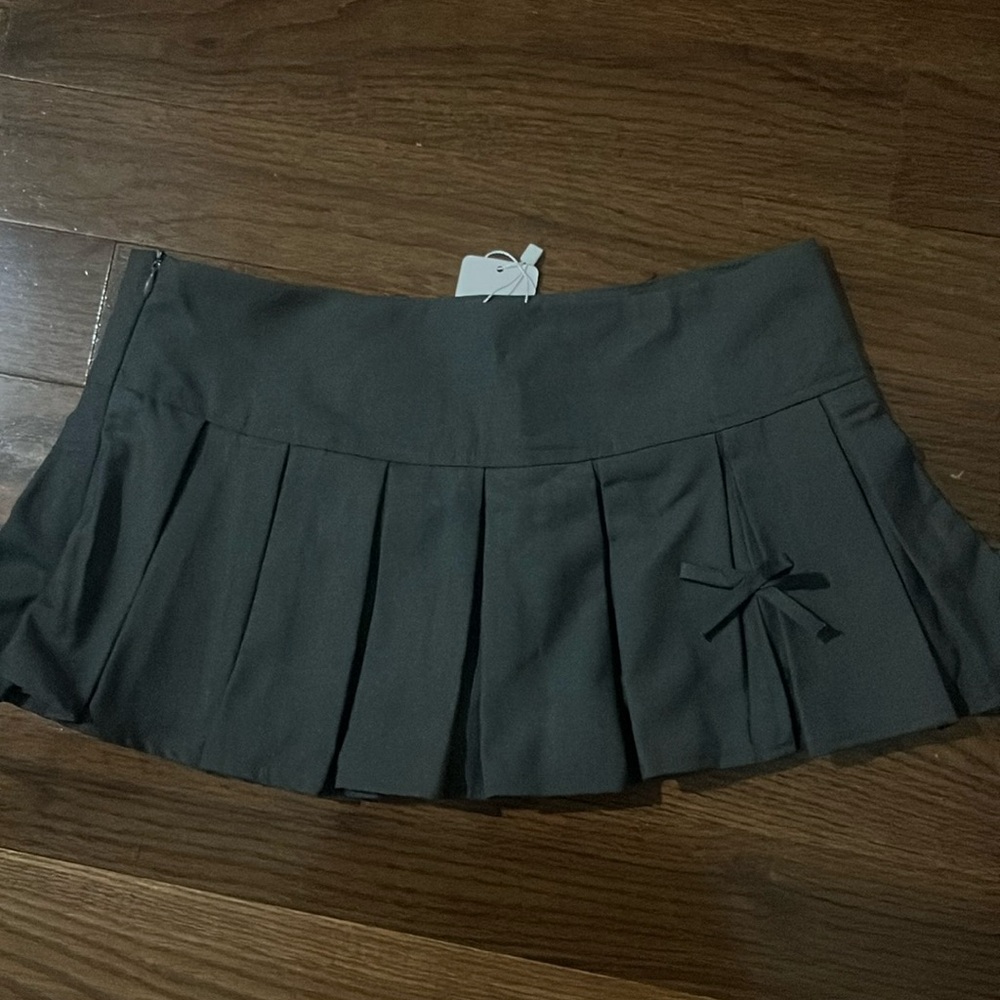 cute gray pleaded mini skirt with bow
